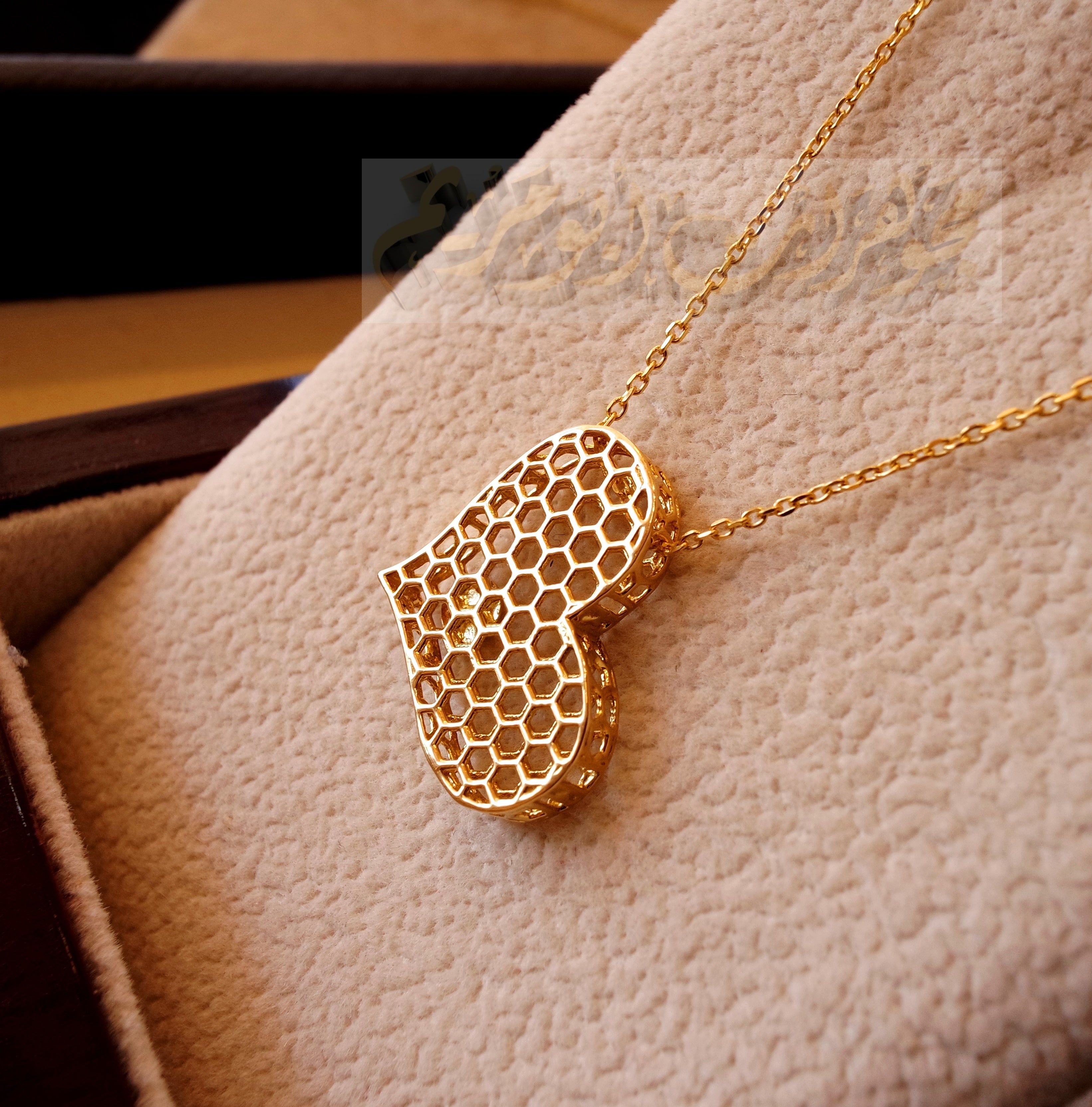 Honeycomb heart 3d 18K yellow gold necklace pendant and chain fine jewelry full insured shipping