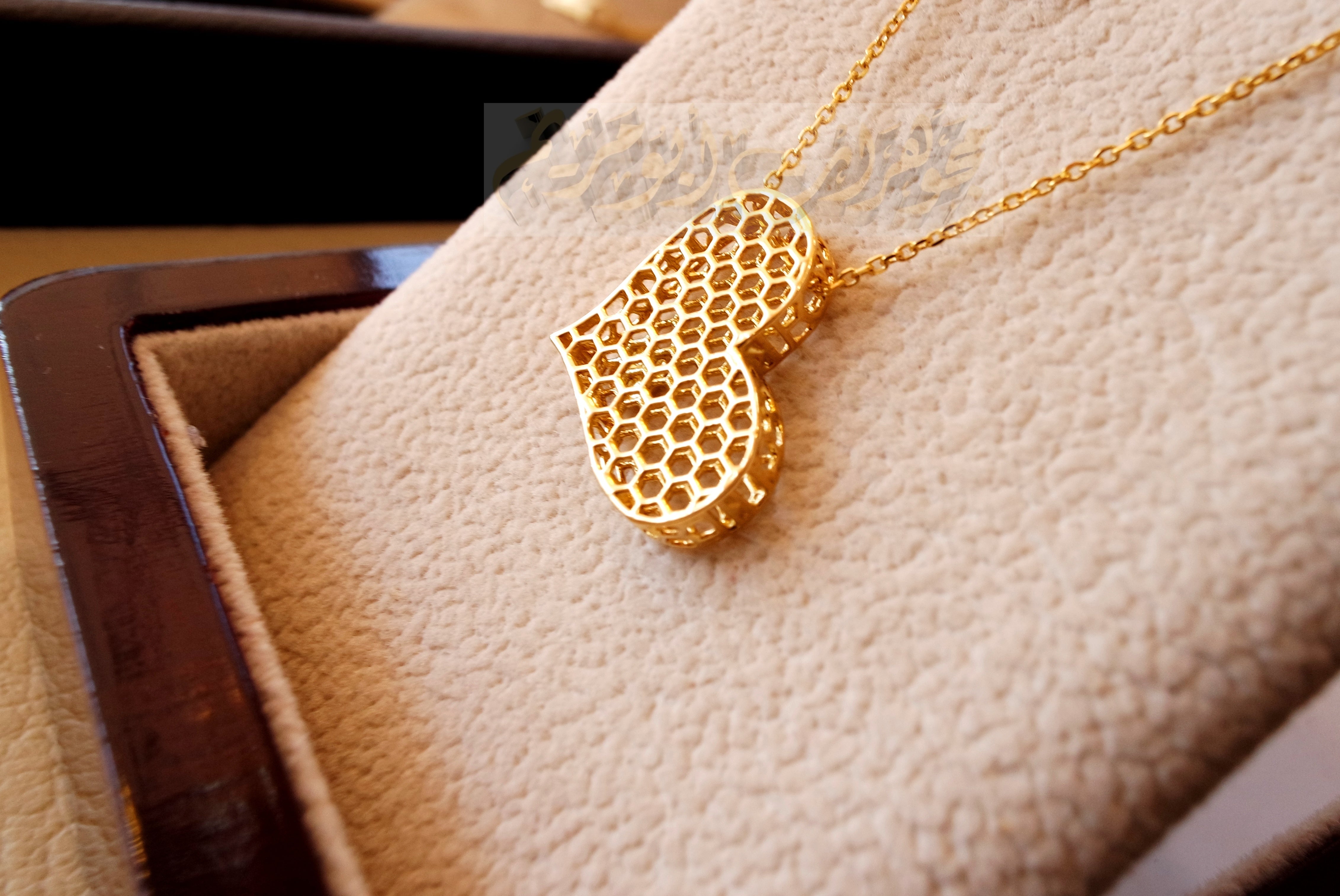 Honeycomb heart 3d 18K yellow gold necklace pendant and chain fine jewelry full insured shipping