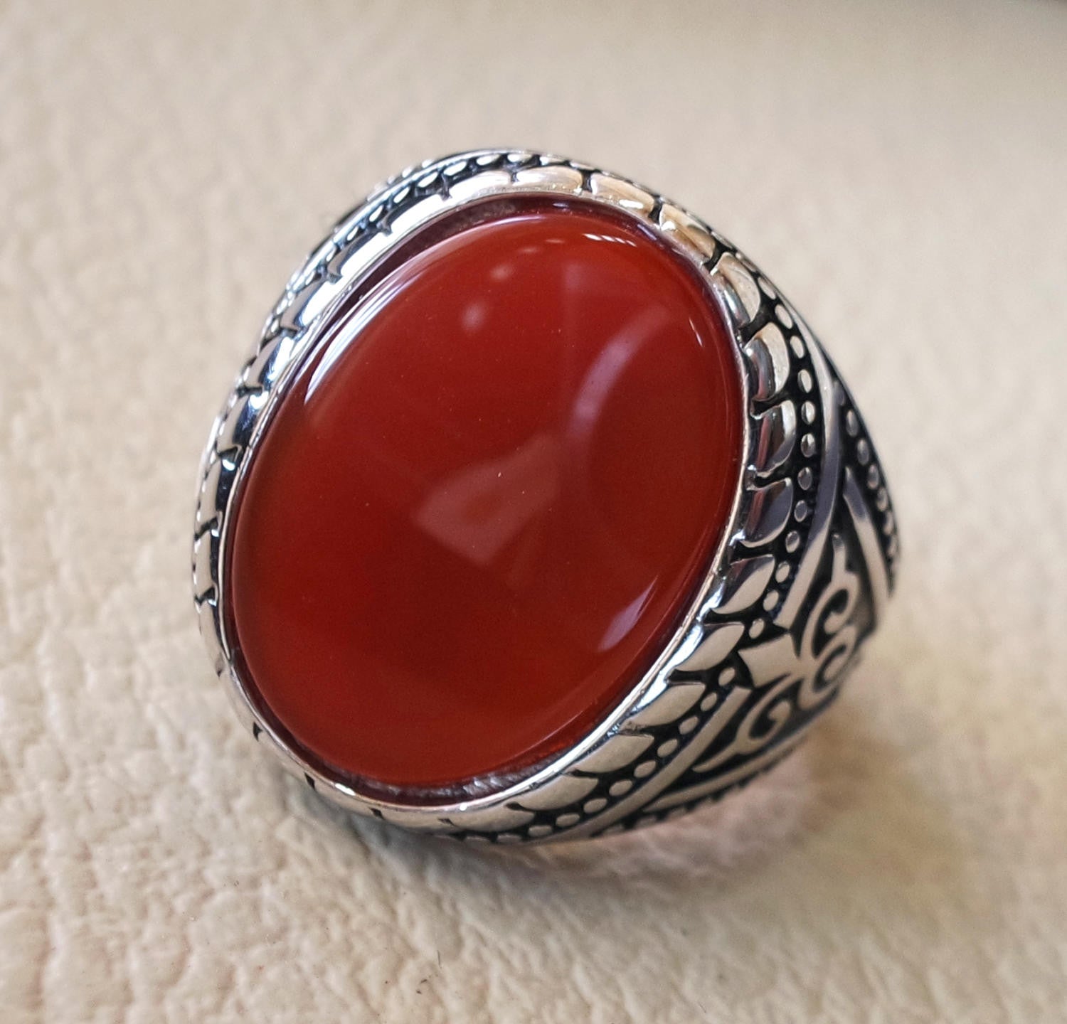 aqeeq natural flat agate carnelian semi precious stone oval red cabochon gem man ring sterling silver 925 arabic middle eastern turkey style